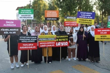 Nazilli’de yakınları uyuşturucu bağımlısı olan ailelerden ilginç eylem
