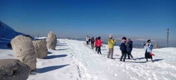 Nemrut Dağı Kış Aylarında da Turistleri Ağırlıyor