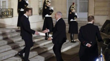 Netanyahu ve Macron, Paris&rsquo;te bir araya geldi