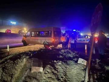 Nevşehir’de işçileri taşıyan minibüs refüje çarptı: 7 yaralı
