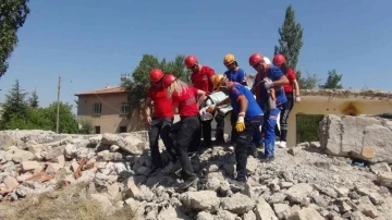 Niğde’de gerçeği aratmayan deprem tatbikatı
