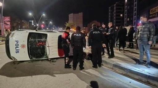 Niğde'de polis aracı ve otomobil çarpıştı! Yaralılar var