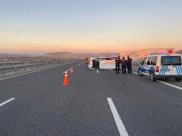 Niğde’de ticari araç devrildi: 10 yaralı
