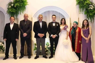 Nikah şahitliği Vali Aslan yaptı
