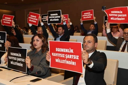 Nilüfer Belediye Meclisi’nde kayyım protestosu
