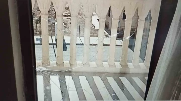 Nusaybin’de 51 dereceye dayanamayan camın balkonu çatladı
