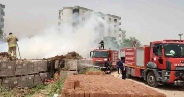 Nusaybin’de yanan motosikletin üstüne kepçeyle toprak atıldı