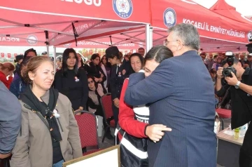 O anlar yürekleri burktu: Kalp krizinden ölen babasının polis yeleğiyle törene katıldı
