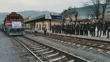 Odun yüklü 20 vagon deprem bölgesine gitmek üzere yola çıktı
