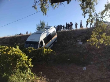 Öğrenci servisi üzüm bağına uçtu: 5’i öğrenci 6 yaralı
