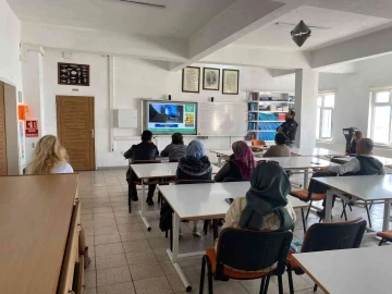 Öğrenci velilerine uyuşturucunun zararları anlatıldı
