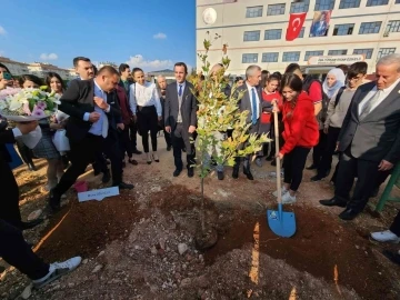 Öğrenciler adına fidan dikildi
