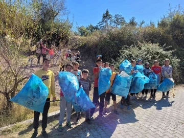 Öğrenciler doğaya sahip çıktı
