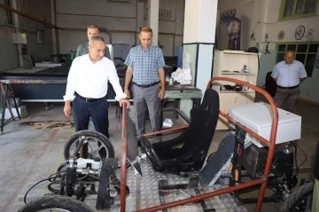 Öğrenciler elektrikli aracını kendi yapıyor
