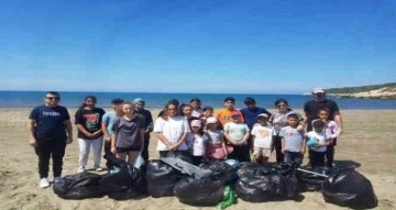 Öğrenciler Karadere Plajı’nda çevre temizliği yaptı