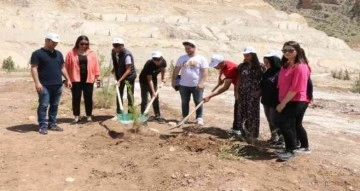 Öğrenciler tarihin gölgesinde fidan dikti