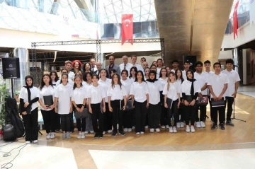Öğrencilerden oluşan Türk Halk Müziği Korosu beğeni topladı
