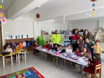 Öğrencilere suçtan korunma yöntemleri anlatılıyor
