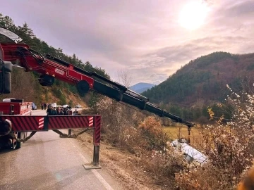 Öğrencileri taşıyan minibüs şarampole devrildi
