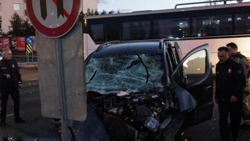 Öğrencileri taşıyan servis aracı kaza yaptı: Çok sayıda yaralı var!