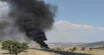 Öğretmen çift ve bebekleri yanan otomobilden son anda kurtarıldı