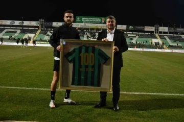 Oğuz Yılmaz, Denizlispor’da 100. maçına çıktı
