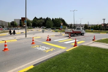 Okul çevreleri ve yoğunluk olan bölgelerdeki yaya yolları yenileniyor
