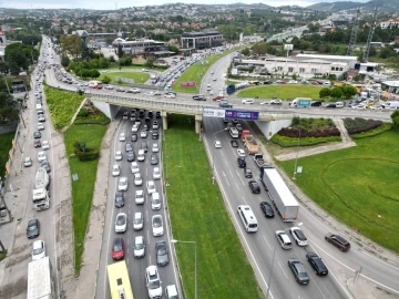 Okullar açıldı trafik kilitlendi.. O anlar havadan görüntülendi
