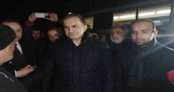 Ömer Çelik: ”En büyük arzumuz, temennimiz enkaz altındaki canlarımıza sağ salim kavuşmak”