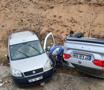 Önünde seyreden araca çarpıp takla attı: 1 yaralı
