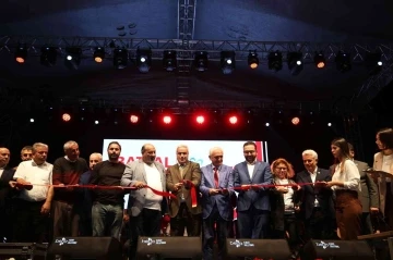 Onur Akın ve Aydilge Ataşehir’de konser verdi
