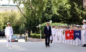 Oramiral Özbal’ın emekliye ayrılması dolayısıyla Deniz Kuvvetleri Komutanlığında devir-teslim töreni düzenlendi
