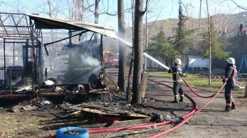 Ordu’da kamp alanında yangın: 10 yapı küle döndü, 3 çadır hasar gördü
