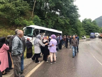 Ordu’da midibüs ile kamyon çarpıştı: 3 yaralı
