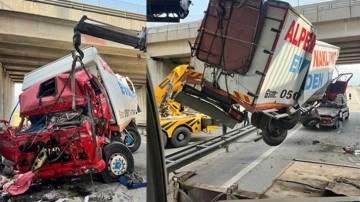 Osmaniye'de feci kaza: Kamyon köprüden düştü!