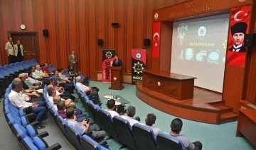 Osmaniye’de muhtarlara uyuşturucuyla mücadele anlatıldı
