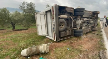 Osmaniye’de servis minibüsü kaza yaptı: 2 yaralı
