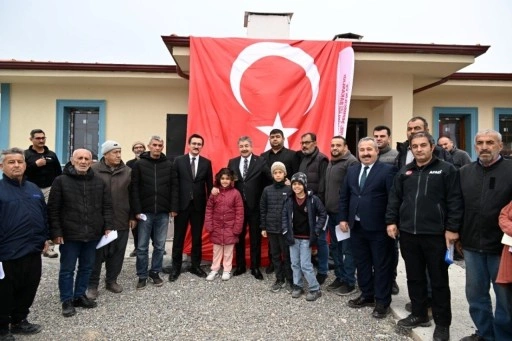 Osmaniye’de yapımı tamamlanan köy evlerinin anahtar teslimi yapıldı