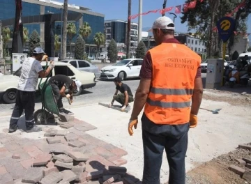 Osmaniye’de yıkımlar sırasında hasar gören kaldırımlarda onarım çalışması