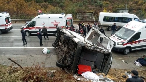 Osmaniye'de yolcu minibüsü devrildi: 6 yaralı