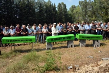 Osmaniye'deki kazada ölen çift ile kızları, Kahramanmaraş'ta toprağa verildi