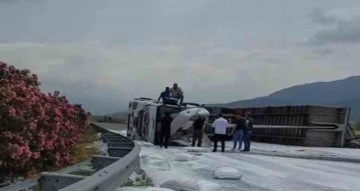 Osmaniye’de gübre yüklü tır devrildi