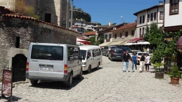 Osmanlı kenti Safranbolu’daki park sorunu turistleri ve esnafı zor durumda bırakıyor
