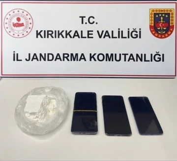 Otobüste seyahat ederken üzerindeki uyuşturucuyla jandarmaya yakalandı
