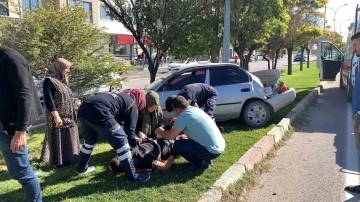 Otomobil aydınlatma direğine çarptı: 1 yaralı
