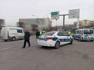 Otomobil çarpması sonucu hayatını kaybeden yayanın üzerinden pompalı silah ve bıçak çıktı
