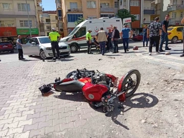 Otomobil ile çarpışan motosikletin sürücüsü yaralandı
