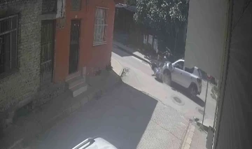 Otomobil ile motosikletin çarpıştığı kaza kamerada
