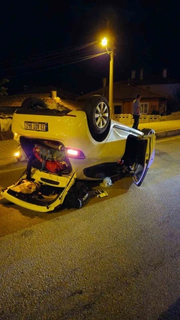 Otomobil ile ticari taksi çarptı: 6 yaralı
