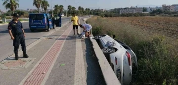 Otomobil şarampole devrildi, kimsenin burnu bile kanamadı
